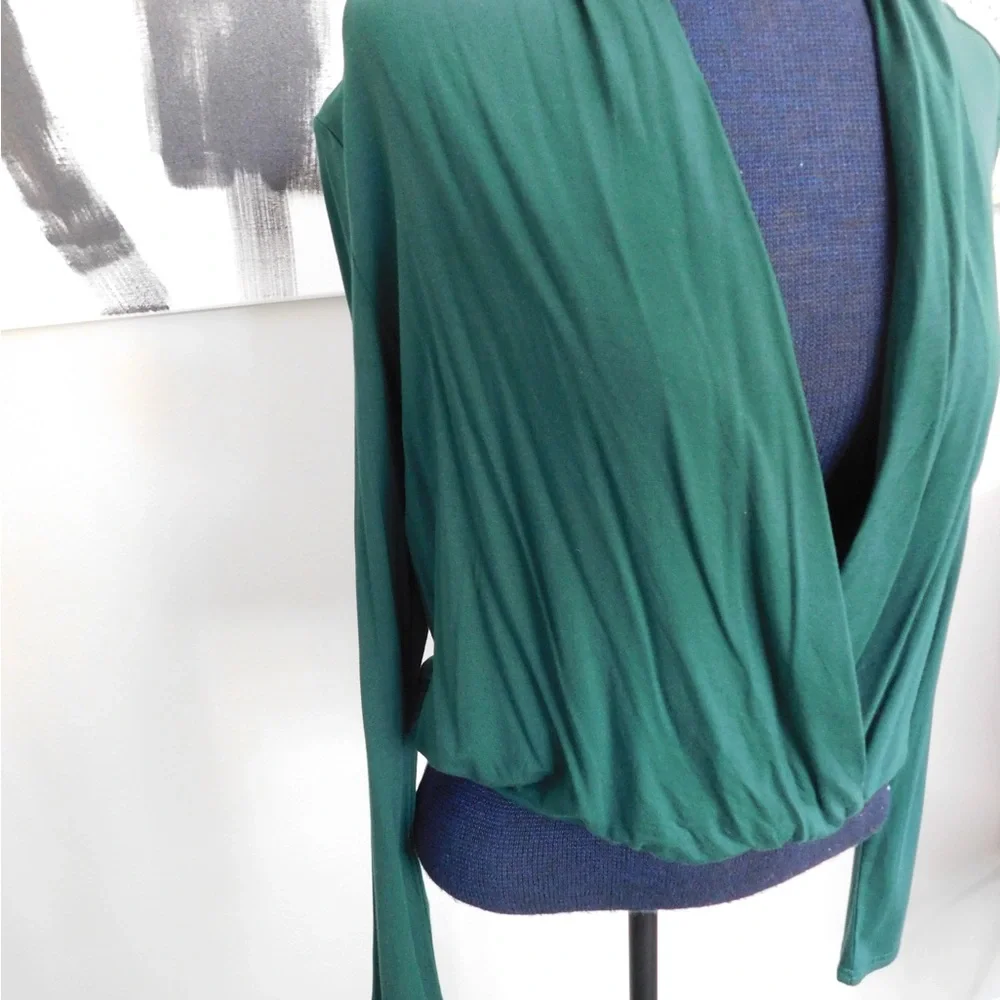 Solid Ruched Plunging Neck Tee - Picture 5 of 5